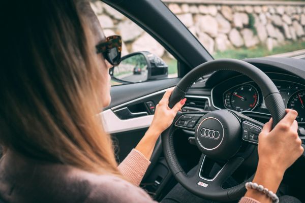 Guide pratique pour réussir à conduire à Paris sans stress
